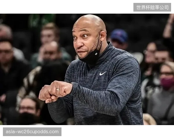 莫滕·尤尔曼德作为防守型中场，其惊人的防守数据是支撑里斯本竞技创造历史性成绩的基石。